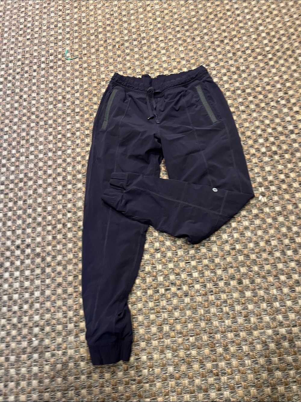 Lululemon ladies purple Jogger Pants 6- Performance Comfort